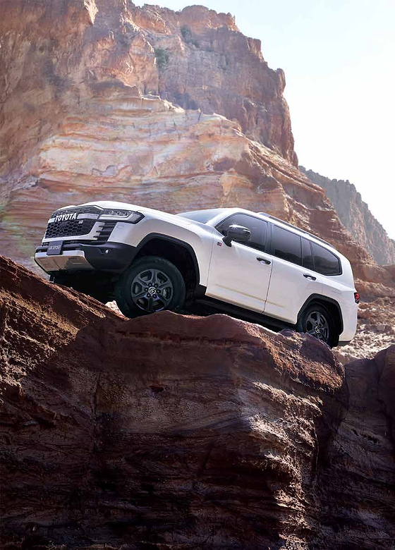 Toyota Land Cruiser, Four-wheel drive tackling a steep rock climb