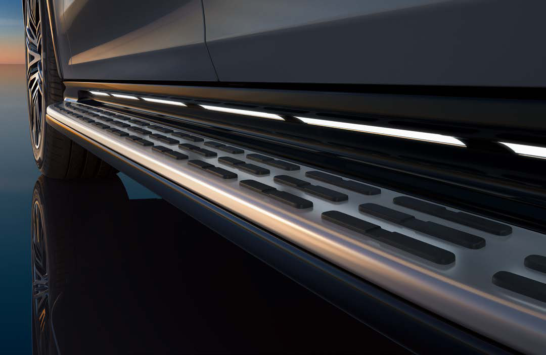 Mercedes-Benz EQS SUV — Aluminium-look illuminated running board with rubber studs along the side sill