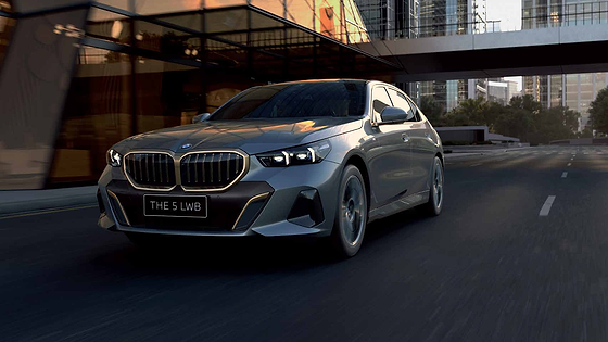BMW 5 Series , Illuminated kidney grille flanked by Adaptive LED matrix headlights