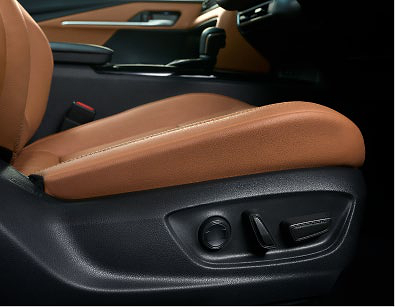 Toyota Camry, 10-way power-adjustable front seats trimmed in tan leather