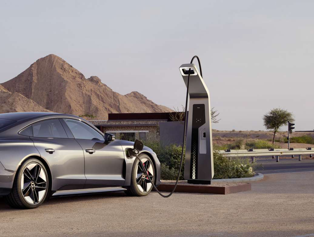 Audi e-tron GT — Audi e-tron GT connected to a DC fast charger (up to 270 kW)