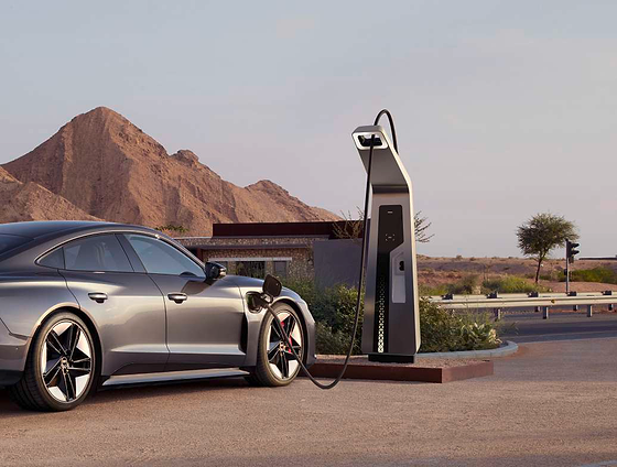 Audi e-tron GT, Audi e-tron GT connected to a DC fast charger (up to 270 kW)