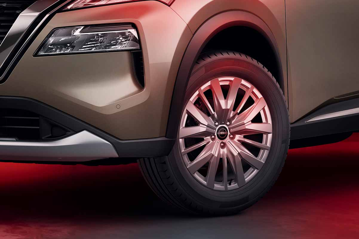 Nissan X-Trail — Diamond-cut alloy wheels with two-stage LED headlamp detail