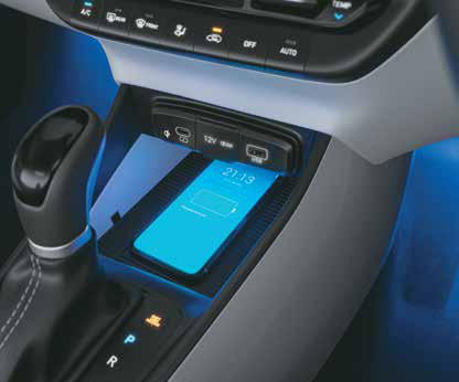 Hyundai i20 — Wireless smartphone charger with fast USB Type-C charging