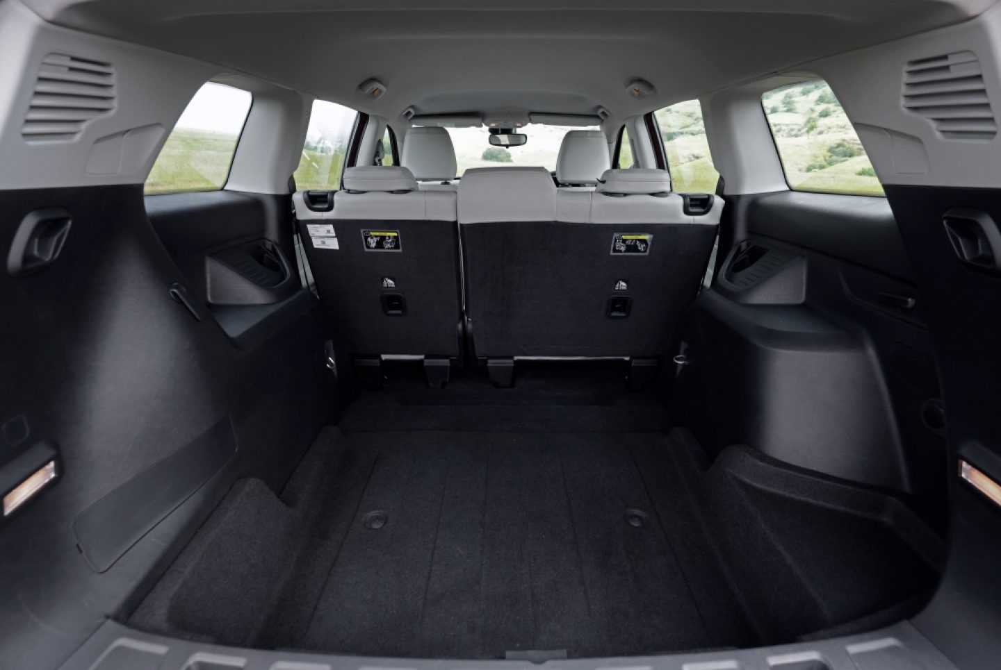 Jeep Meridian — Rear cargo bay with the third-row seats folded flat for a large loading space.