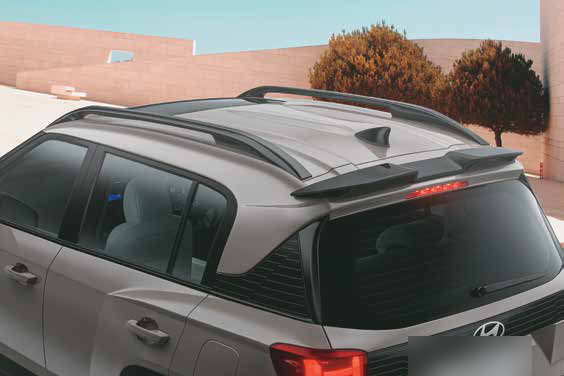 Hyundai Exter — Bridge-type roof rails, shark-fin antenna & wing-type spoiler