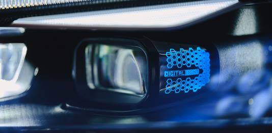 Mercedes-Benz EQS SUV — Close-up of the DIGITAL LIGHT headlamp module, which adds a projection function to the LED headlight