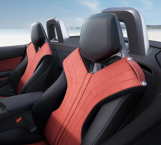 MG Cyberster, Sport bucket seats in upcycled suede and leather