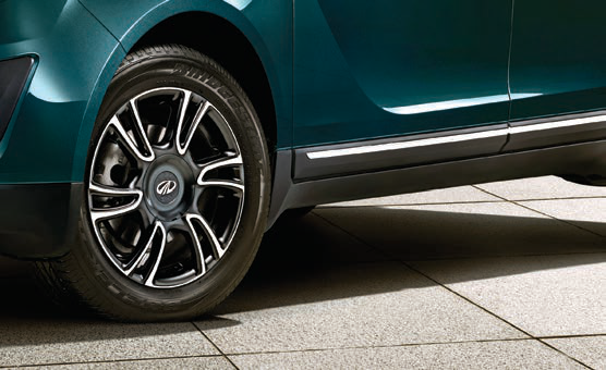 Mahindra Marazzo — Dual-tone machined alloy wheels with body-side cladding