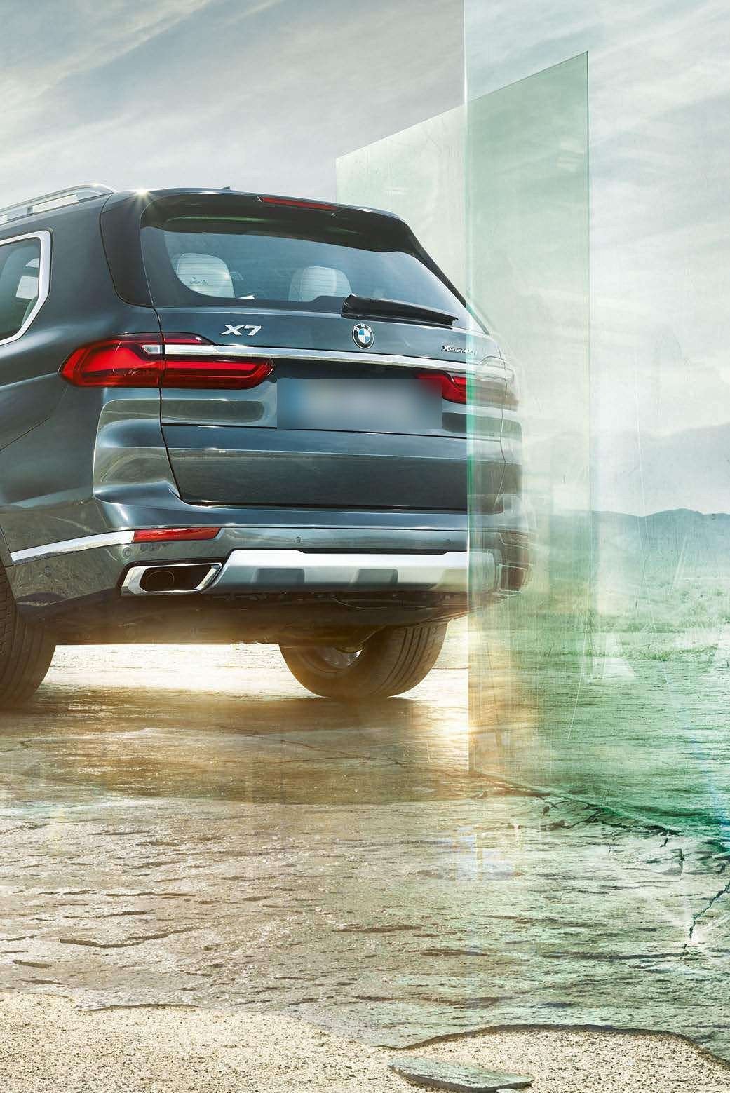 BMW X7 — Bold rear with slim full-width LED tail-lights