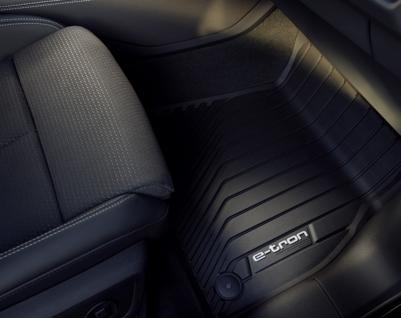 Audi Q8 e-tron — Luggage compartment with a moulded e-tron boot liner and ISOFIX top-tether anchor points.