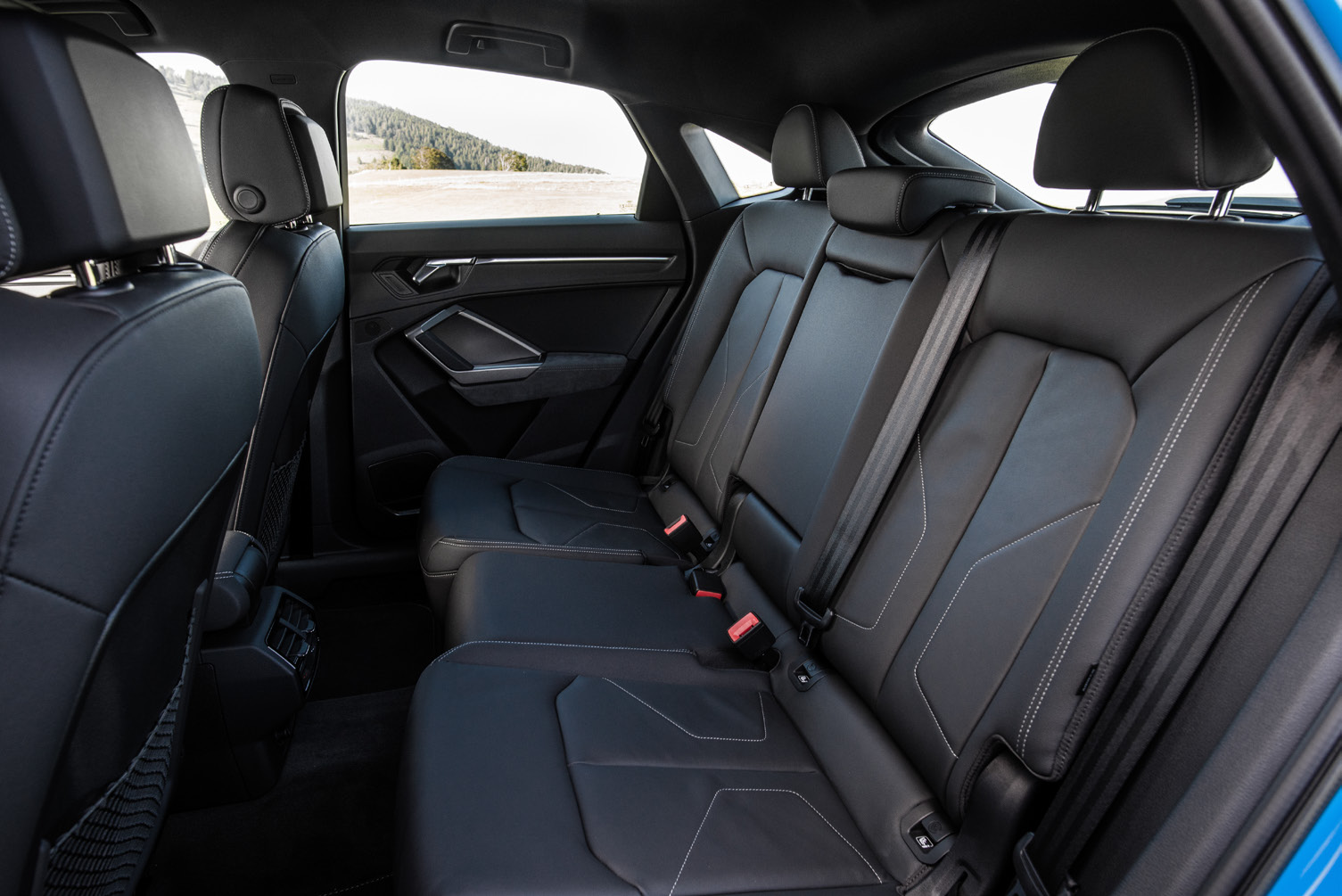 Audi Q3 Sportback — Rear seat plus with fore/aft adjustment and 40:20:20 split