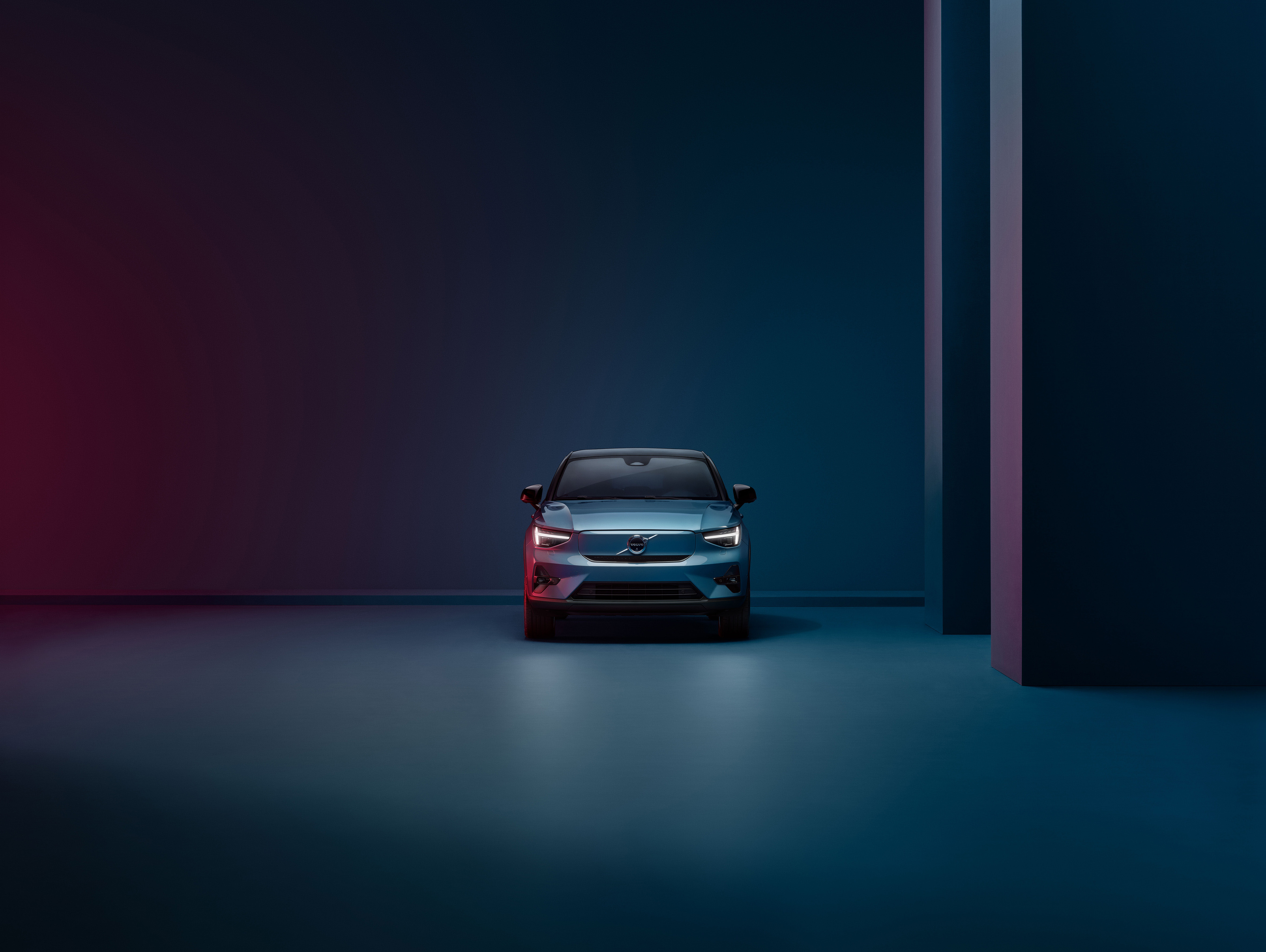 Volvo EC40 — Twin LED headlights with the signature Thor's Hammer daytime running lights flank a closed, body-coloured grille on the EC40's clean electric front.