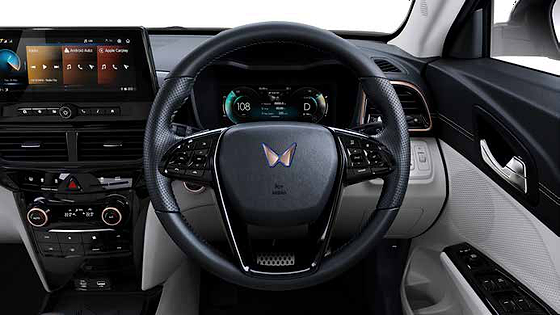 Mahindra XUV 3XO EV, 26.03 cm Twin HD infotainment and digital cluster