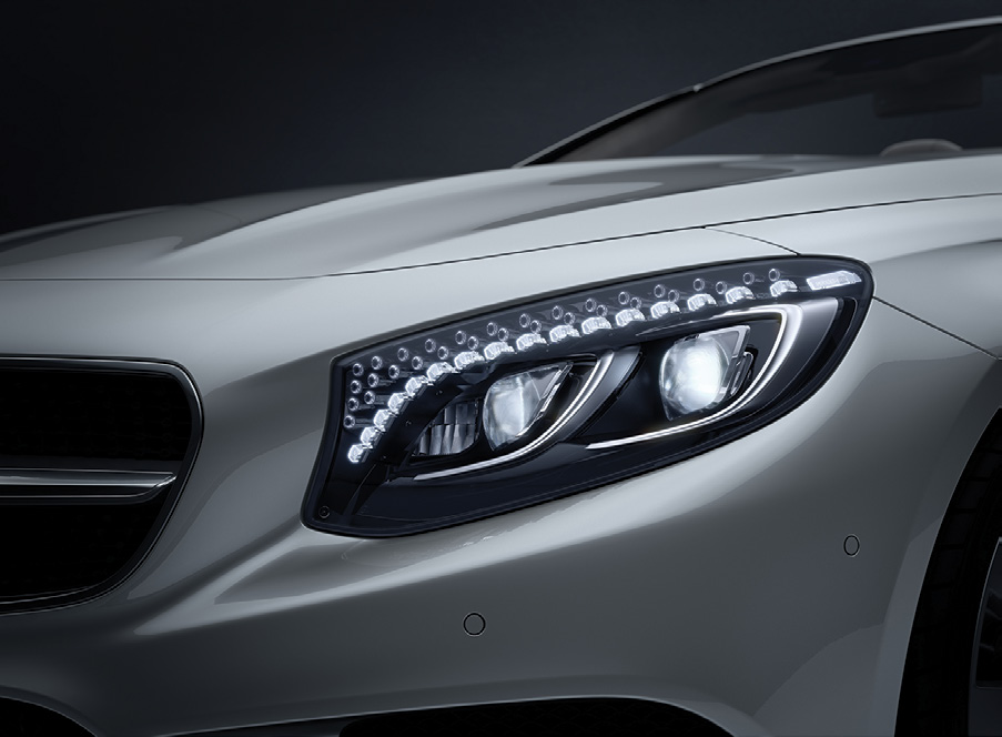 Mercedes-Benz Mercedes-AMG S 63 E Performance — LED Intelligent Light System headlamp with its signature LED daytime running light graphic