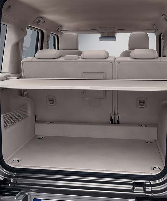 Mercedes-Benz G-Class, Load compartment behind the rear seats with the retractable EASY-PACK load-compartment cover in place