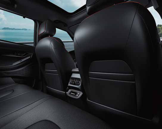 Hyundai Creta N Line — Rear seats with centre armrest and USB-C charging
