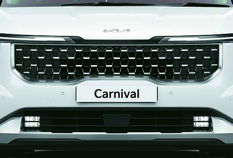 Kia Carnival, Black & Chrome 'Tiger Nose' grille