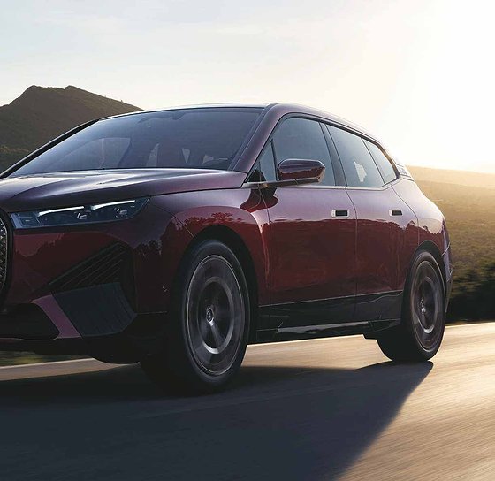 BMW iX, Aerodynamic EV face with closed grille panel