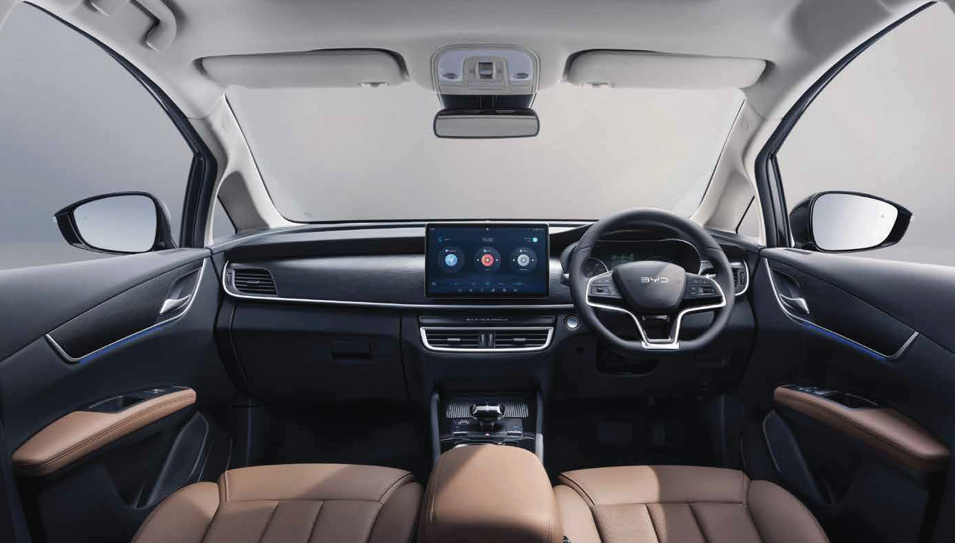 BYD eMAX 7 — Intelligent cockpit with a 12.8-inch rotatable touchscreen