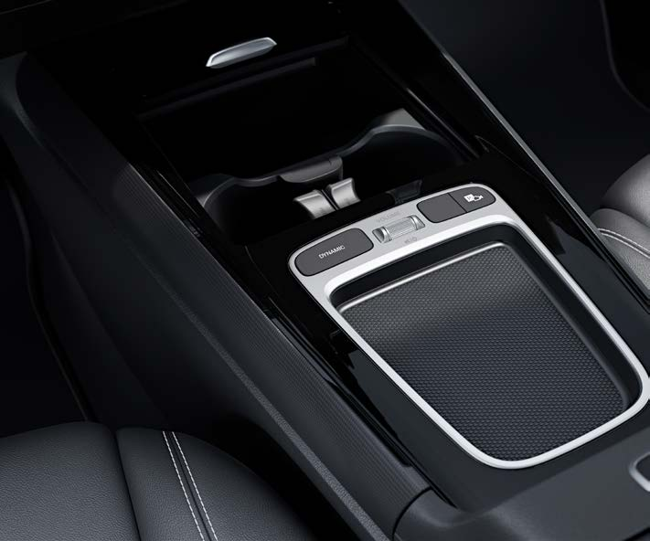 Mercedes-Benz GLA — Centre-console storage compartment with roller blind and a double cup holder