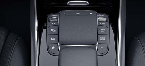 Mercedes-Benz Mercedes-AMG GLA 35 4MATIC, Centre-console touchpad controller with handwriting recognition