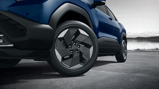 Maruti Suzuki e Vitara, Dual-tone machined aerodynamic alloy wheels with a turbine-style spoke pattern.