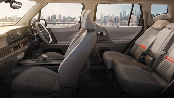 Kia Syros, Spacious dual-tone cabin with Harman Kardon 8-speaker system