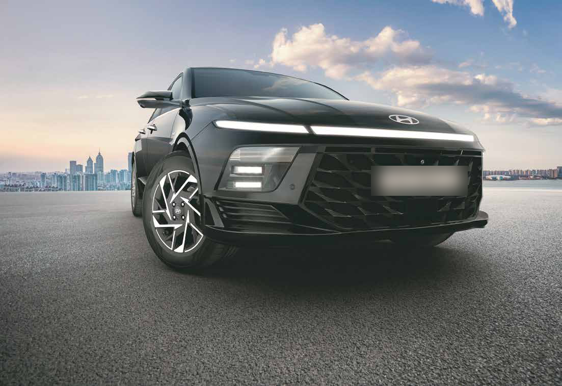 Hyundai Verna — Dual LED projector headlamps with connected LED positioning lamp