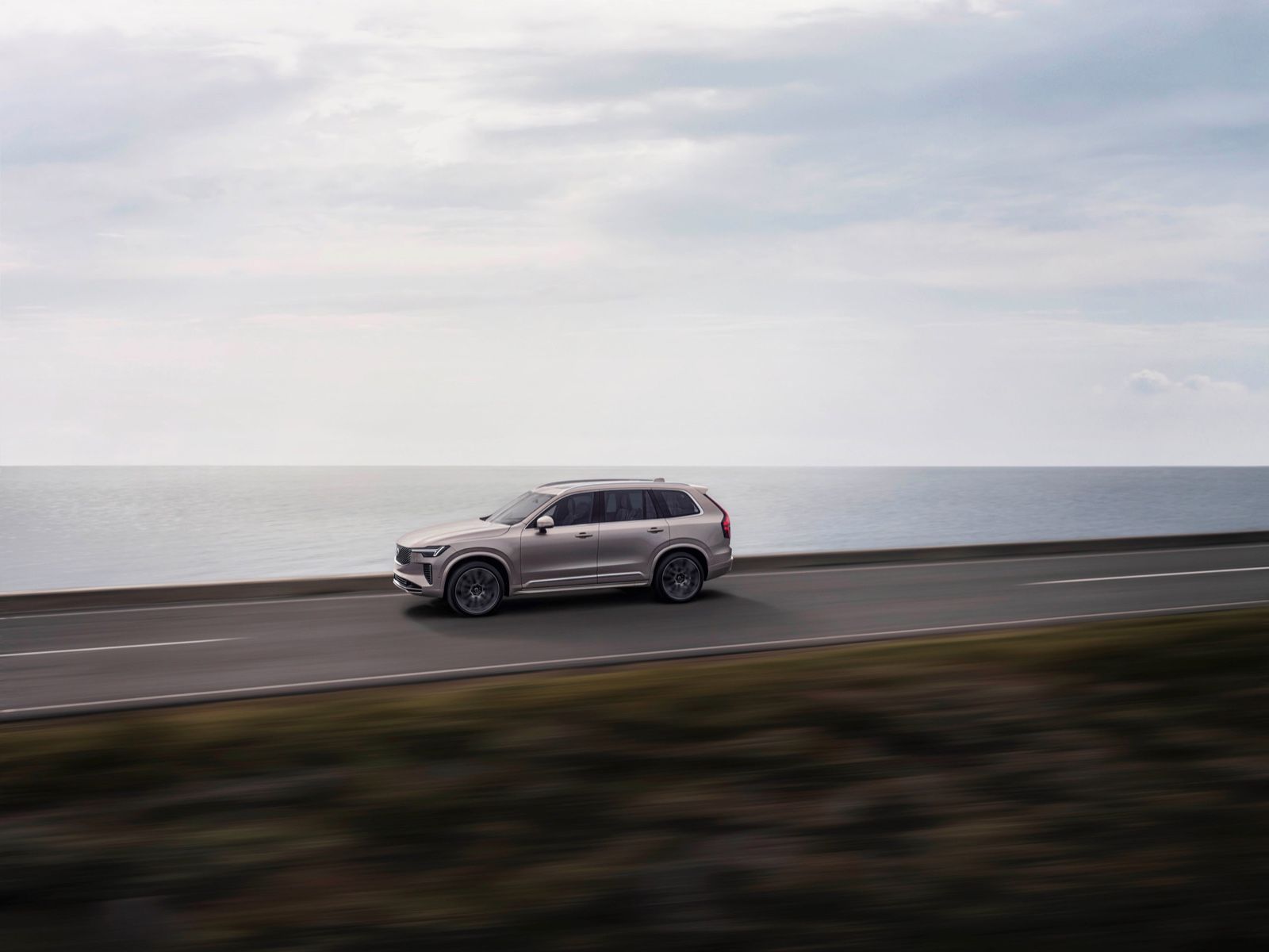 Volvo XC90 — Composed high-speed cruising with all-wheel-drive stability