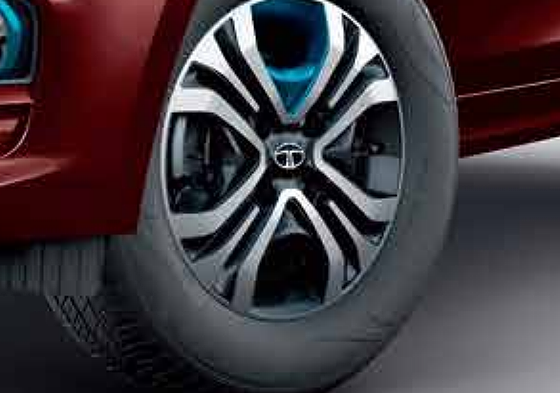 Tata Tigor EV, 14-inch Hyperstyle wheels with EV-blue inserts, wearing 175/65 R14 low rolling resistance tyres