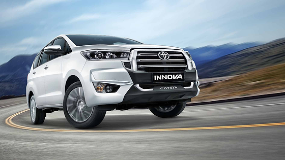 Toyota Innova Crysta, Innova Crysta on the move, riding on diamond-cut dual-tone alloy wheels
