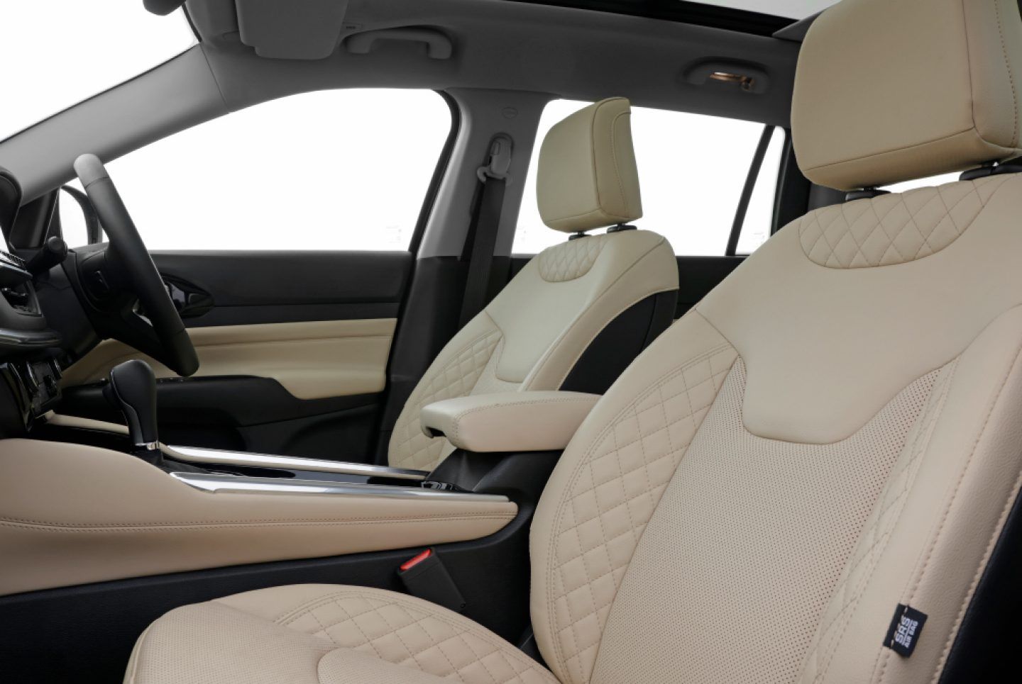 Jeep Meridian — Front seats trimmed in beige quilted leather upholstery.