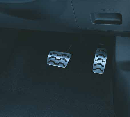 Hyundai Creta, Knight Edition: sporty metal pedals