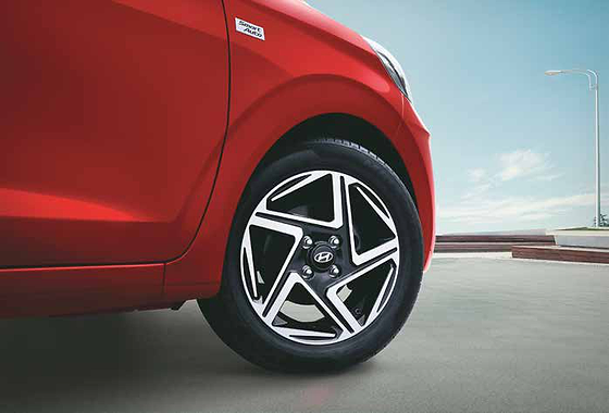 Hyundai Grand i10 Nios, R15 (380.2 mm) diamond cut alloy wheels