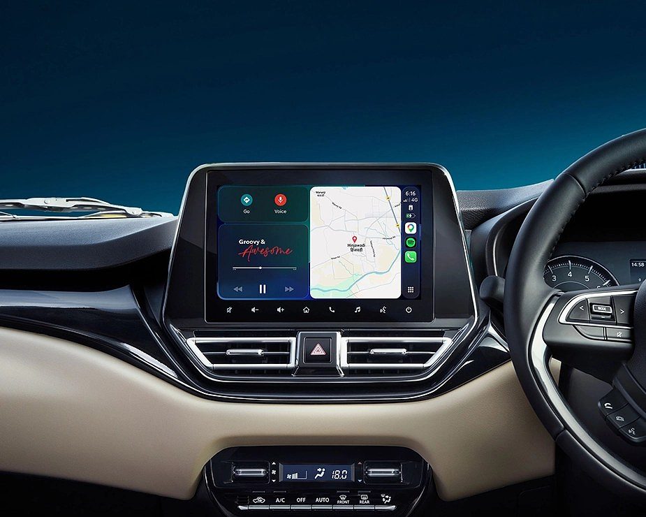 The 22.86 cm SmartPlay Pro+ touchscreen in the Toyota Glanza 2026