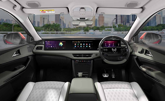 Mahindra XEV 9e, Wide cinemascope three-screen high-definition display