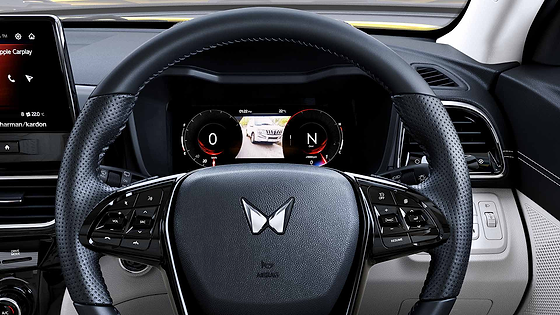 Mahindra XUV 3XO, Leather-wrapped steering wheel with mounted audio and cruise controls