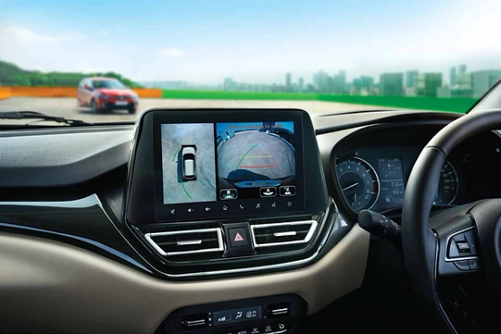 Toyota Glanza (2022-2026), 360-degree view camera with reversing guidelines displayed on the central touchscreen.