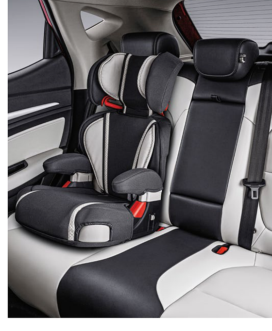 MG ZS EV, ISOFIX child-seat anchor points on the rear bench