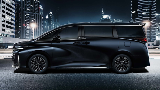 Toyota Vellfire, Dual-tone machine-finish 19-inch bright-and-dark alloy wheels