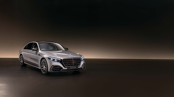 Mercedes-Benz S-Class, The new S-Class in a front three-quarter studio view, with AMG Line front apron and multi-spoke alloy wheels