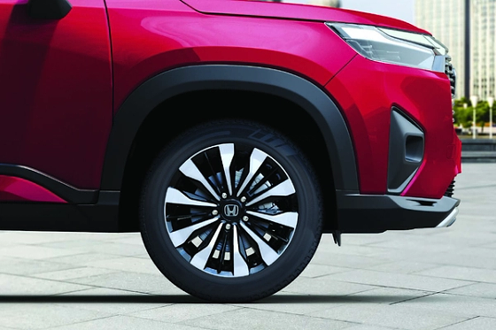 Honda Elevate (2023–2026), R17 dual-tone diamond-cut alloy wheels