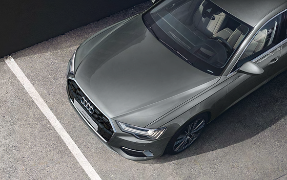 Audi A6, Matrix LED headlight and honeycomb singleframe grille, seen from above