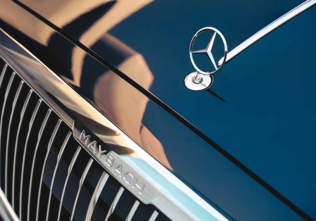 Mercedes-Benz Mercedes-Maybach EQS SUV — Pinstripe Maybach radiator grille with the upright Mercedes star bonnet ornament