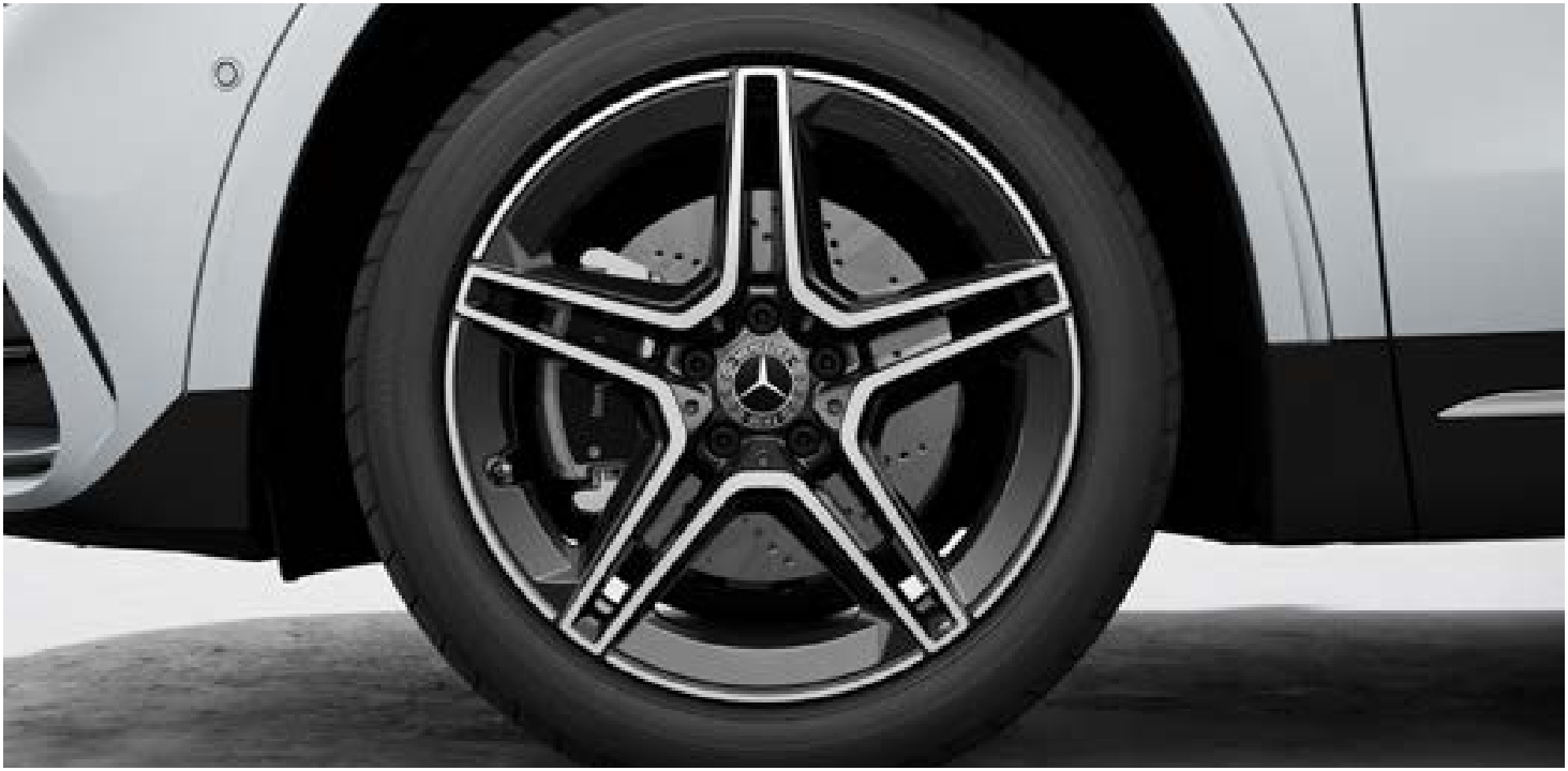 Mercedes-Benz GLA — 45.7 cm (18-inch) AMG light-alloy wheels in a 5-twin-spoke design