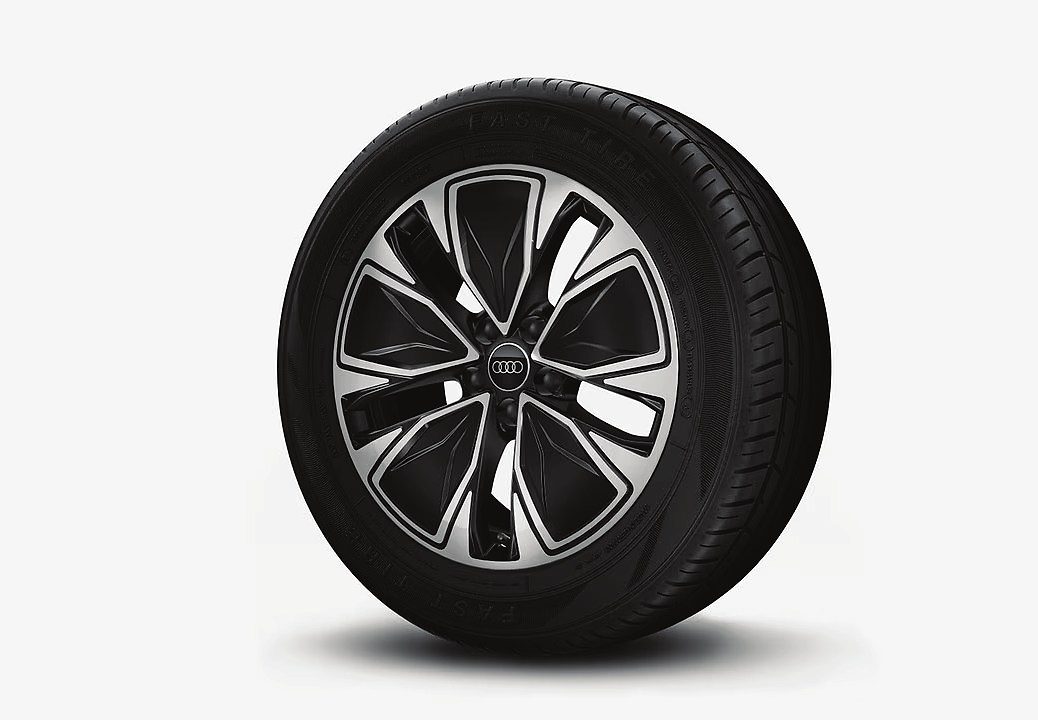 R18 alloy wheel on the Audi Q3 2026