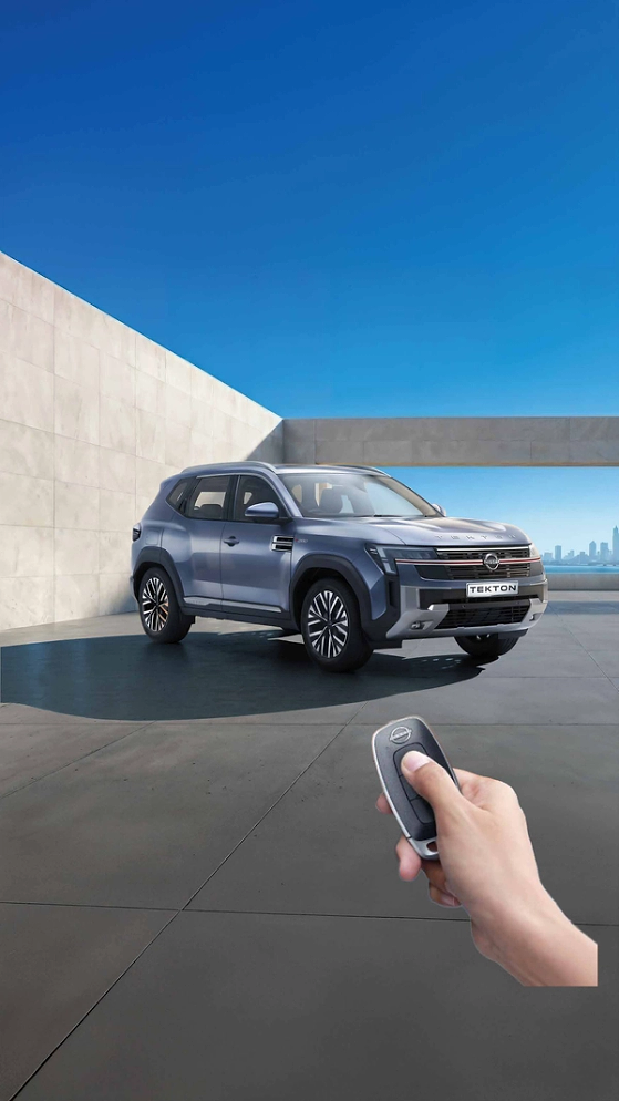 Nissan Tekton, Hands-free SmartCard key with approach unlock and walk-away lock