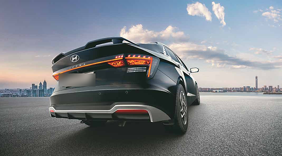 Hyundai Verna, Connected LED tail lamps with aerodynamic rear spoiler