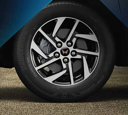 Mahindra XUV400, All-four disc brakes behind the R16 diamond-cut alloy wheels